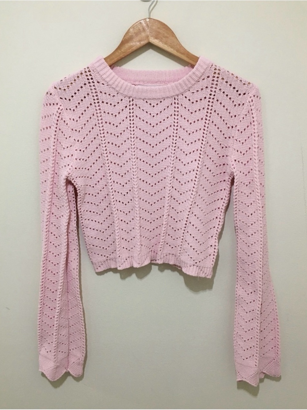 ❤️ Bundle Sale 3/$12 Light Pink Knit Cropped Eyelet Sweater, Size XS